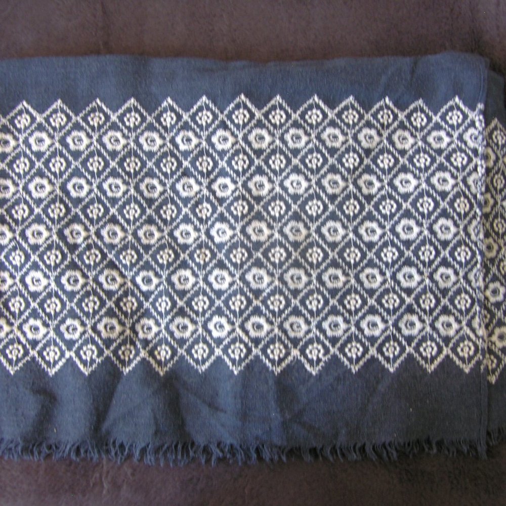 blue and white patterend scarf